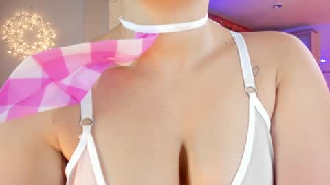 Snapshot of honey_fox01 chatting on 01.25.25 HONEY online show from 01.25.25