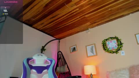 Snapshot of honey_fox01 chatting on 03.12.25 HONEY online show from 03.12.25