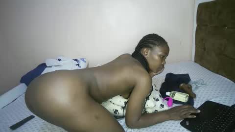 Snapshot of honey_nubia0 chatting on 11.27.25 honey_nubia0 online show from 11.27.25