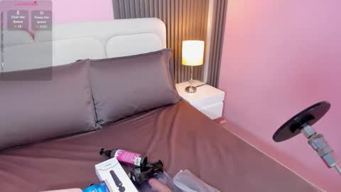 honey_sofii_ online show from 12.16.25