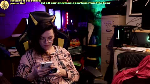 Honey and Bear online show from 02.04.25