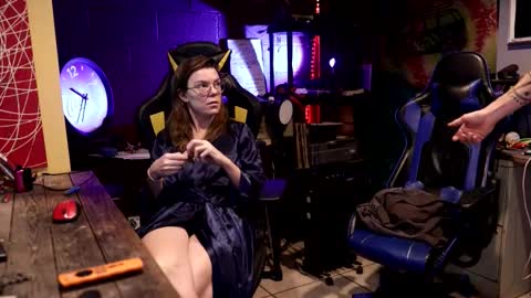Honey and Bear online show from 12.14.25