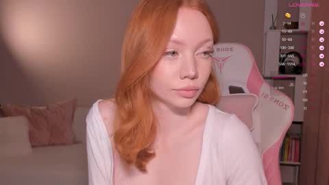 Snapshot of honeyautumn chatting on 03.08.26 honeyautumn online show from 03.08.26