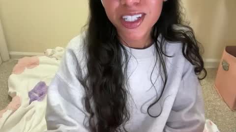 Snapshot of honeybeebaby12 chatting on 11.02.25 honeybeebaby12 online show from 11.02.25