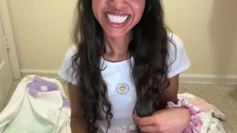 Snapshot of honeybeebaby12 chatting on 11.03.25 honeybeebaby12 online show from 11.03.25