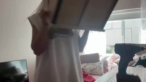 Snapshot of honeybun_z chatting on 10.02.25 honeybun_z online show from 10.02.25