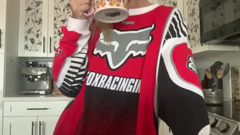 Snapshot of honeybun_z chatting on 10.12.25 honeybun_z online show from 10.12.25