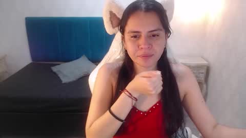 Snapshot of honeybuu_ chatting on 03.18.26 Emily online show from 03.18.26