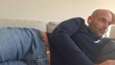 Snapshot of honeydaddyforyou chatting on 12.18.25 honeydaddyforyou online show from 12.18.25