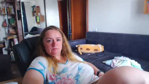 Snapshot of honeydewmolly chatting on 06.22.26 HoneydewMolly online show from 06.22.26