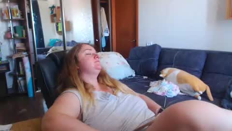 Snapshot of honeydewmolly chatting on 06.25.26 HoneydewMolly online show from 06.25.26