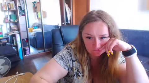 Snapshot of honeydewmolly chatting on 07.17.26 HoneydewMolly online show from 07.17.26