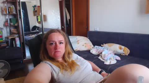 Snapshot of honeydewmolly chatting on 07.19.26 HoneydewMolly online show from 07.19.26