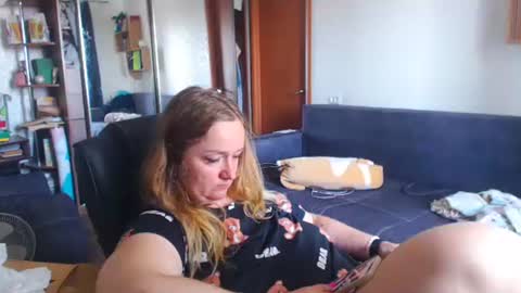 Snapshot of honeydewmolly chatting on 08.04.26 HoneydewMolly online show from 08.04.26