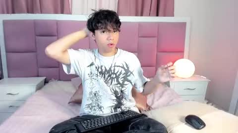Snapshot of honeymoon_sariel chatting on 05.15.26 honeymoon_sariel online show from 05.15.26