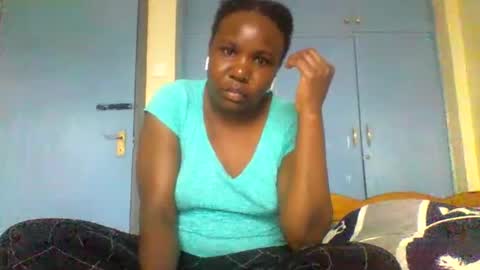 Snapshot of honeymuny chatting on 10.29.25 Honeymuny online show from 10.29.25