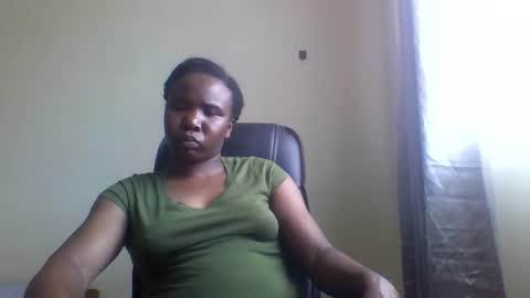 Snapshot of honeymuny chatting on 10.31.25 Honeymuny online show from 10.31.25