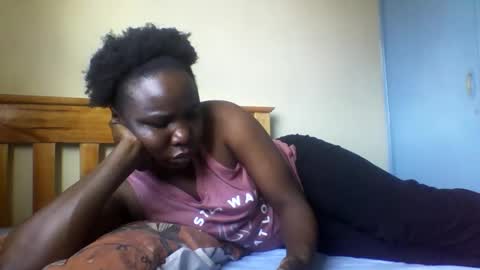 Snapshot of honeymuny chatting on 11.17.25 Honeymuny online show from 11.17.25