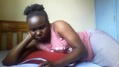 Snapshot of honeymuny chatting on 11.19.25 Honeymuny online show from 11.19.25