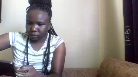 Snapshot of honeymuny chatting on 12.01.25 Honeymuny online show from 12.01.25