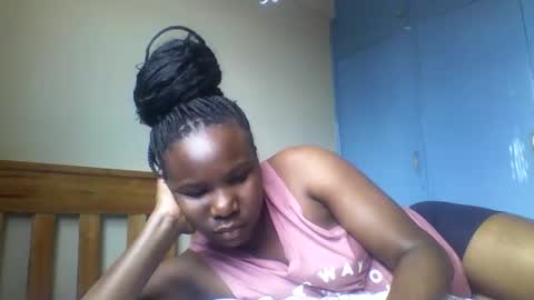 Snapshot of honeymuny chatting on 12.04.25 Honeymuny online show from 12.04.25