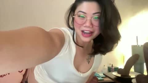 HoneySunshineNeko online show from 05.12.26
