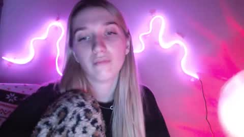 honeyveil online show from 03.17.26