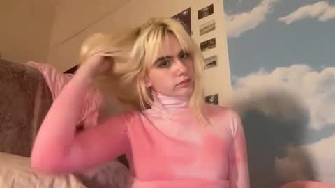 Snapshot of honeyxlimbed chatting on 01.12.25 Emi Rose online show from 01.12.25