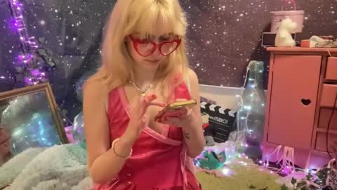 Snapshot of honeyxlimbed chatting on 02.06.25 Emi Rose online show from 02.06.25