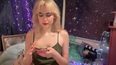 Snapshot of honeyxlimbed chatting on 02.09.25 Emi Rose online show from 02.09.25