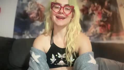 Snapshot of honeyxlimbed chatting on 10.21.25 Emi Rose online show from 10.21.25