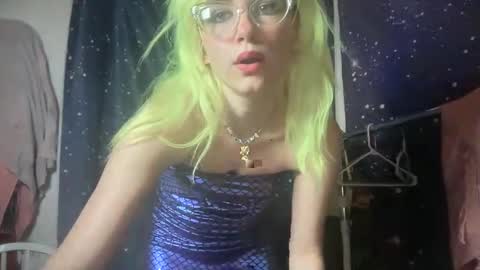 Snapshot of honeyxlimbed chatting on 10.30.25 Emi Rose online show from 10.30.25