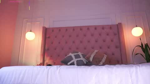 Honey Moon  Help me to reach 100 thumbs up online show from 05.01.26