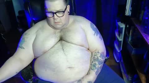 Snapshot of hoosierdaddyxl chatting on 12.01.25 Sir online show from 12.01.25