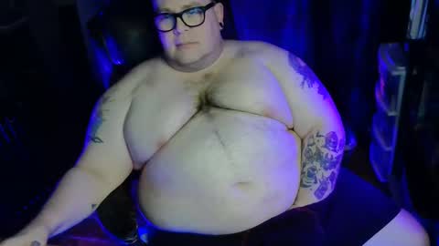 Snapshot of hoosierdaddyxl chatting on 12.21.25 Sir online show from 12.21.25