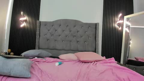 Snapshot of hoot_booys_ chatting on 10.27.25 hoot_booys_ online show from 10.27.25