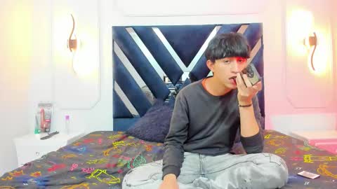 Snapshot of hoot_booys_ chatting on 11.17.25 hoot_booys_ online show from 11.17.25