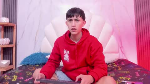 Snapshot of hoot_booys_ chatting on 12.14.25 hoot_booys_ online show from 12.14.25