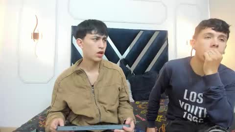 Snapshot of hoot_booys_ chatting on 12.22.25 hoot_booys_ online show from 12.22.25