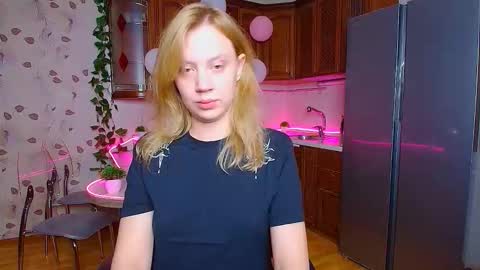 Snapshot of hope_happyyy chatting on 09.18.25 hope happyyy online show from 09.18.25