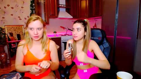 Snapshot of hope_happyyy chatting on 09.29.25 hope happyyy online show from 09.29.25