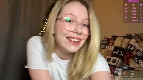 Snapshot of horney_audrey chatting on 12.08.24 Audrey online show from 12.08.24