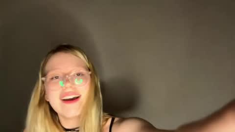 Snapshot of horney_audrey chatting on 01.09.25 Audrey online show from 01.09.25