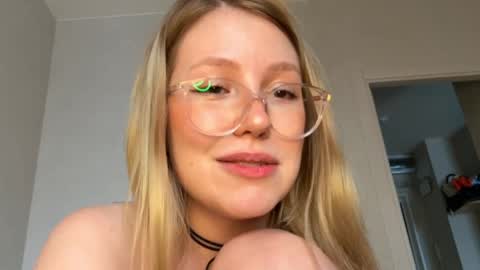 Snapshot of horney_audrey chatting on 01.09.25 Audrey online show from 01.09.25