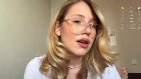 Snapshot of horney_audrey chatting on 02.05.25 Audrey online show from 02.05.25