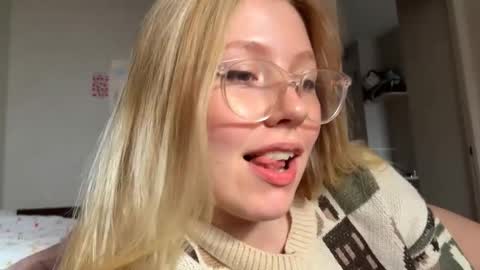 Snapshot of horney_audrey chatting on 09.14.25 Audrey online show from 09.14.25