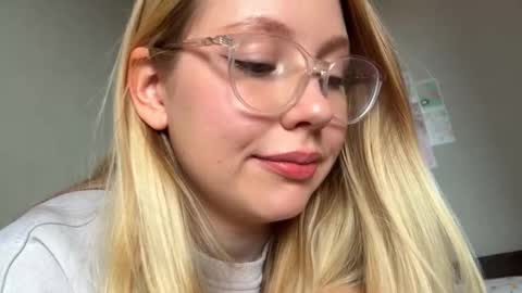 Snapshot of horney_audrey chatting on 09.15.25 Audrey online show from 09.15.25