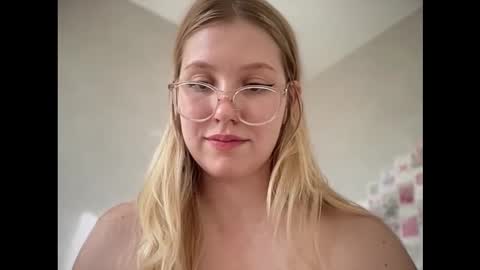 Snapshot of horney_audrey chatting on 09.27.25 Audrey online show from 09.27.25