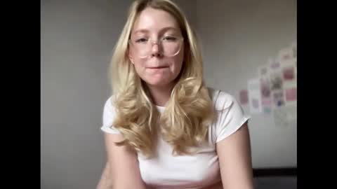 Snapshot of horney_audrey chatting on 09.29.25 Audrey online show from 09.29.25