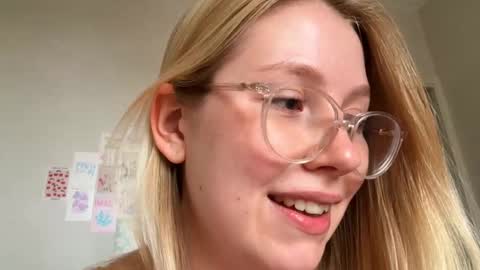 Snapshot of horney_audrey chatting on 10.02.25 Audrey online show from 10.02.25